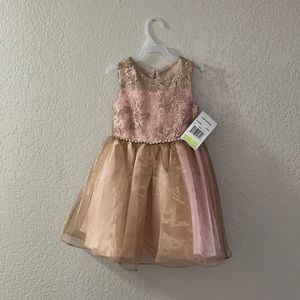 Never used dress, daughter out grew it.